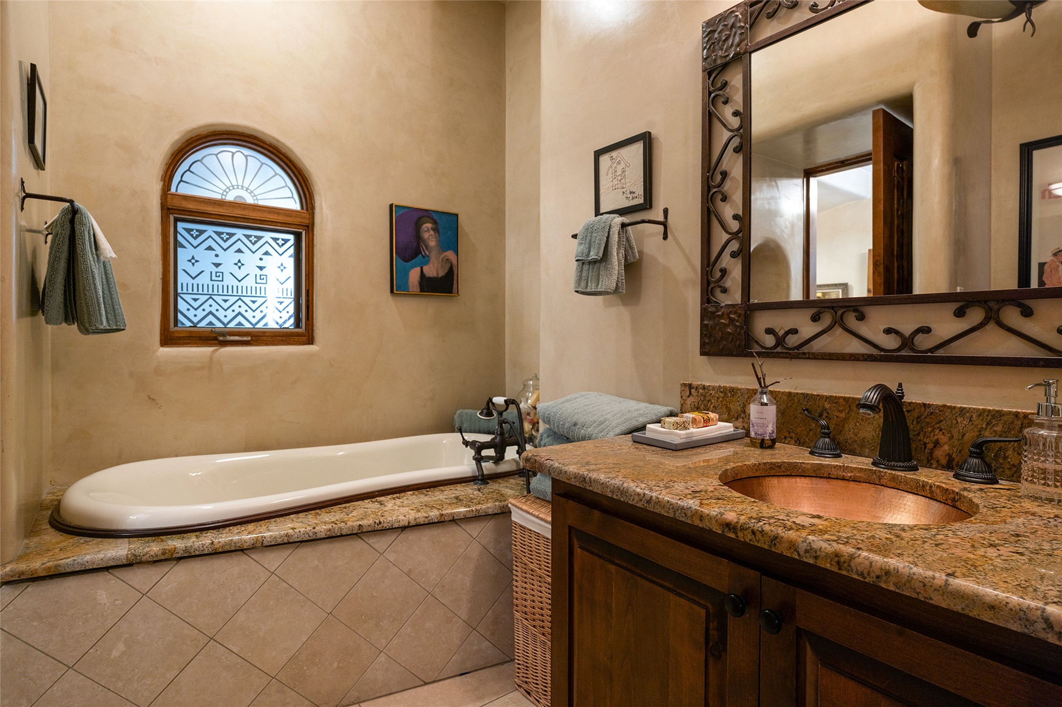 9 Old Coach Road Santa Fe, NM 87506 - Photo 34 of 42 Guest Bathroom Suite 2