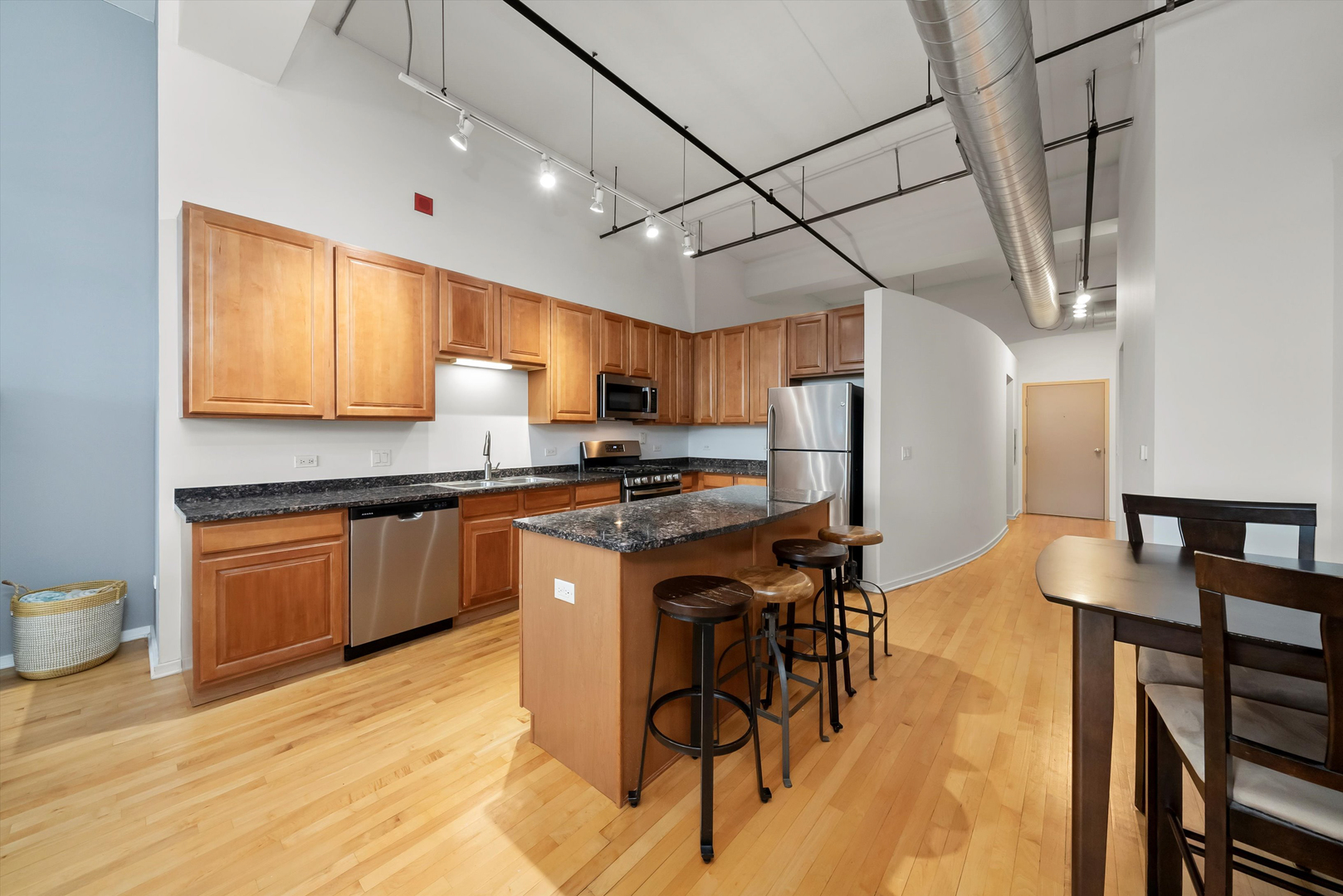 1645 West Ogden Avenue, Unit 702 Chicago, IL 60612 - Photo 7 of 30