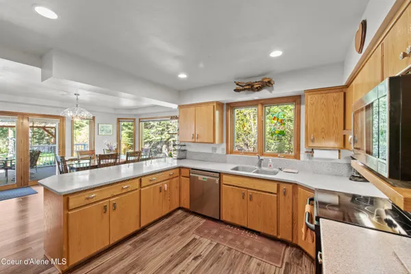 $1,050,000 | 11089 North Point Hayden Drive, Hayden Lake, ID 83835
