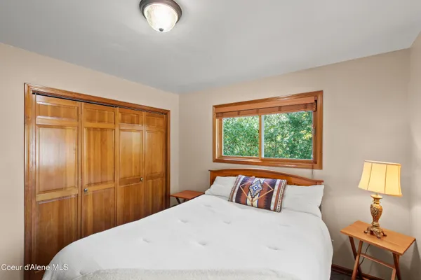 $1,050,000 | 11089 North Point Hayden Drive, Hayden Lake, ID 83835