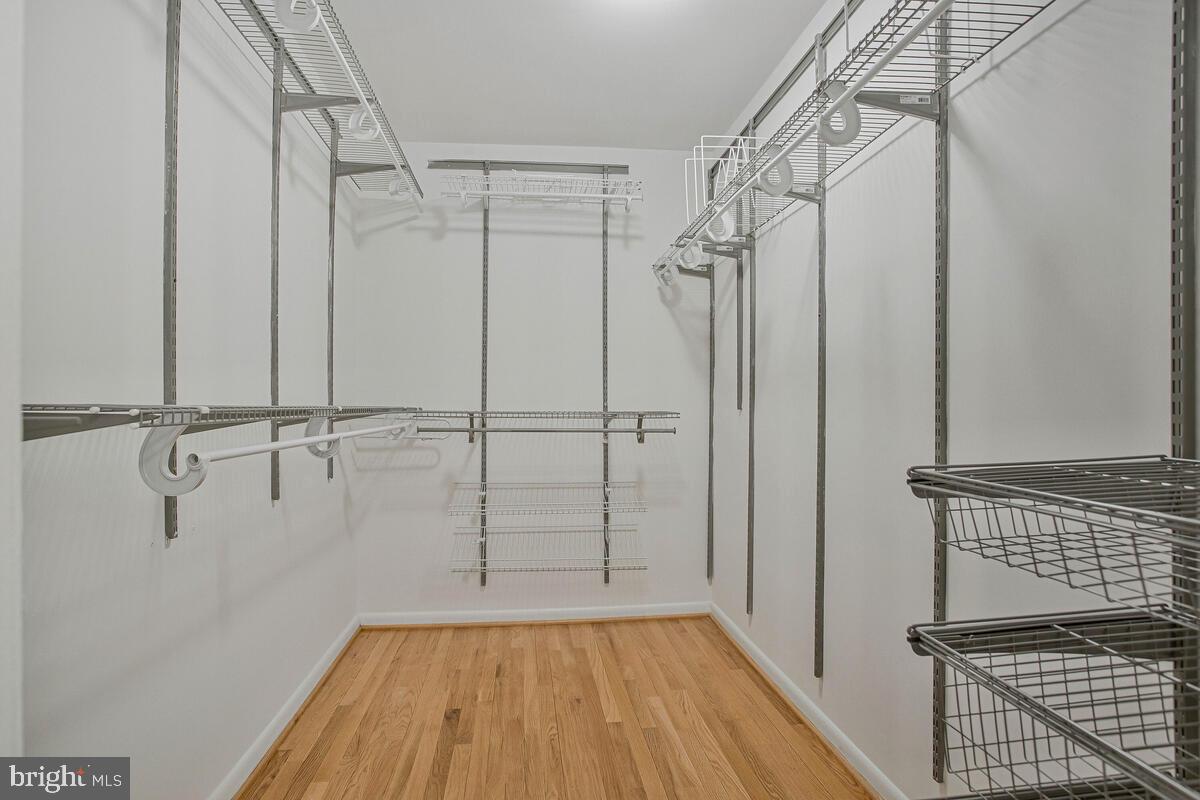 560 Herons Nest Road Annapolis, MD 21409 - Photo 17 of 38 Primary Walk-in Closet