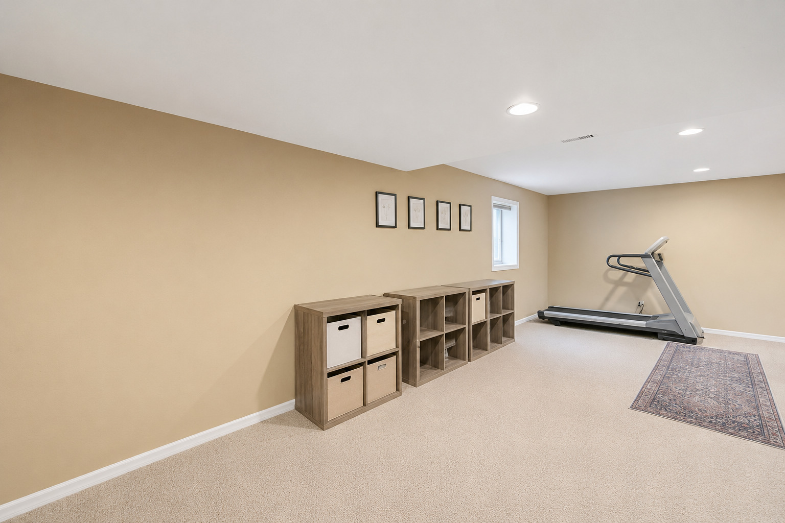 250 Wilshire Road Lake Forest, IL 60045 - Photo 20 of 28 a view of a hallway with workspace