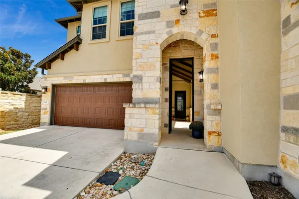 a view of entryway with a front door
