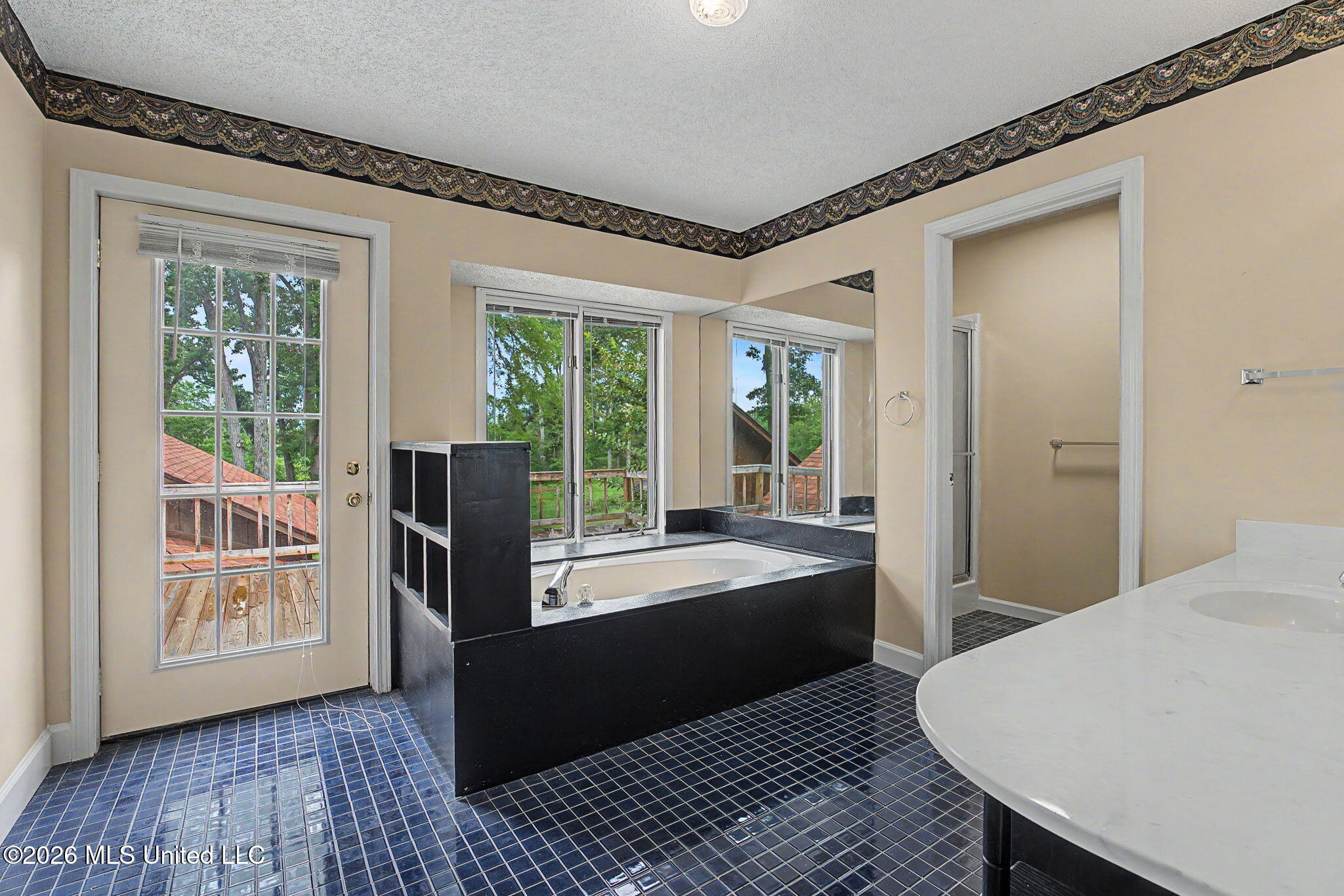 448 Oakley Road Senatobia, MS 38668 - Photo 38 of 61 Upstairs primary bath!