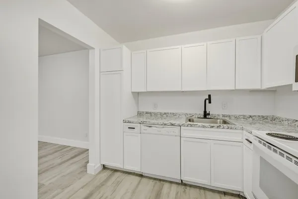 $2,000 | 13730 Southwest 90th Avenue, Unit 15, Miami, FL 33176