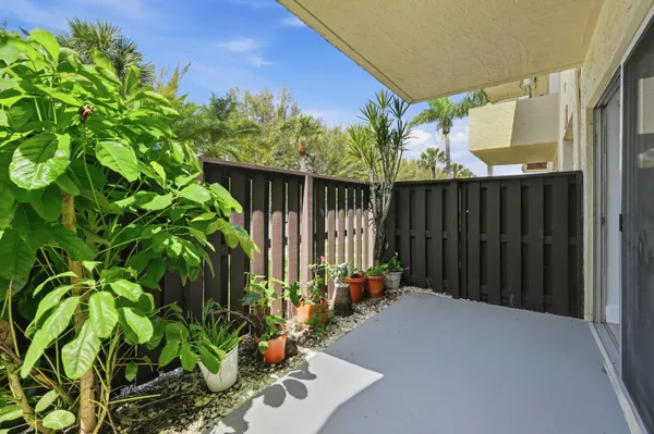 $2,000 | 13730 Southwest 90th Avenue, Unit 15, Miami, FL 33176