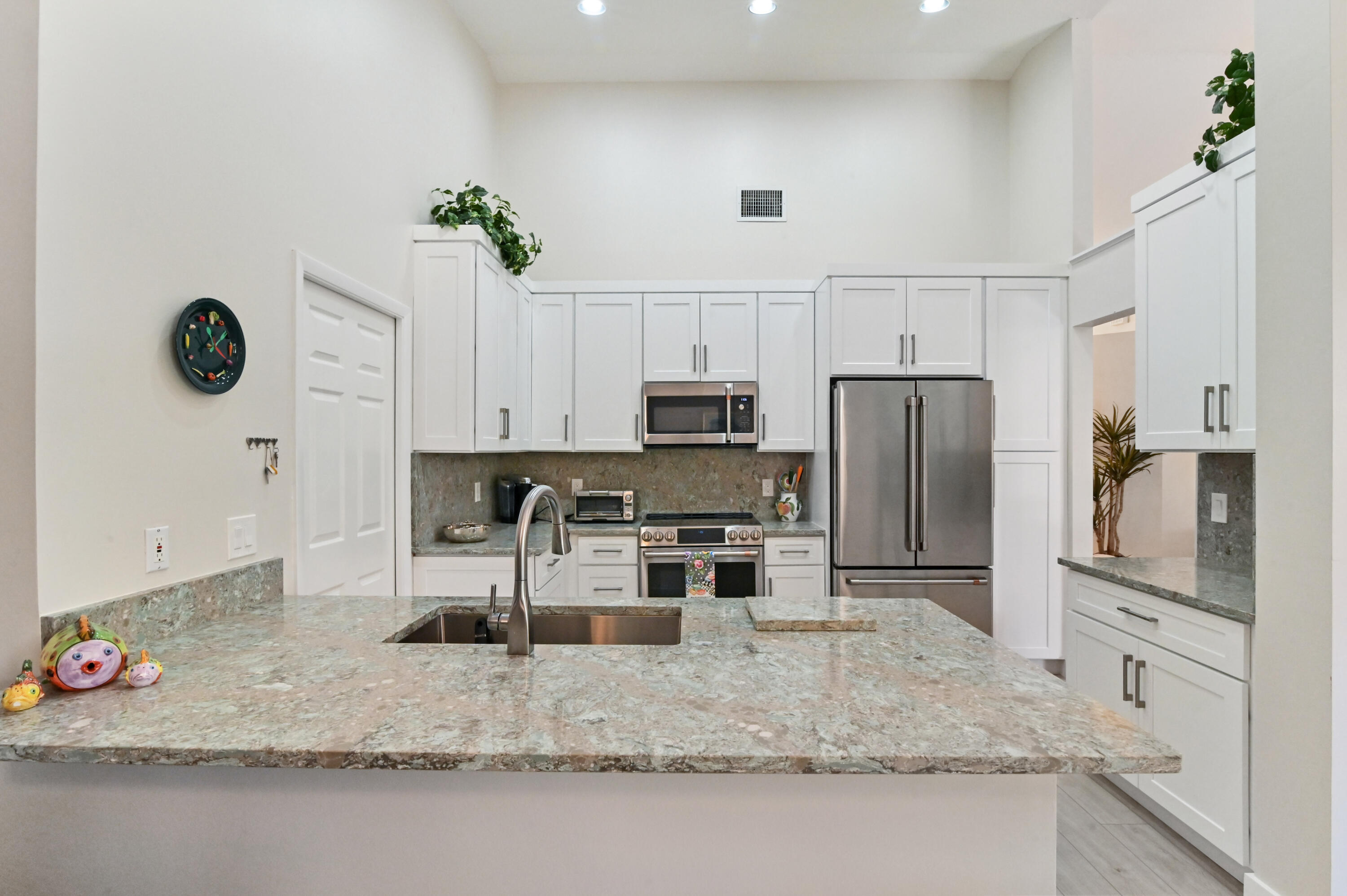 17284 Balboa Point Way Boca Raton, FL 33487 - Photo 13 of 38 34 Kitchen 04