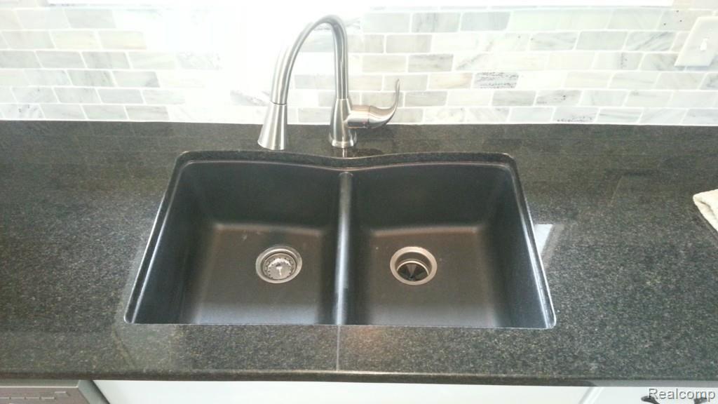 737 South Hospital Road Waterford, MI 48327 - Photo 8 of 41 20150826_103647.jpg