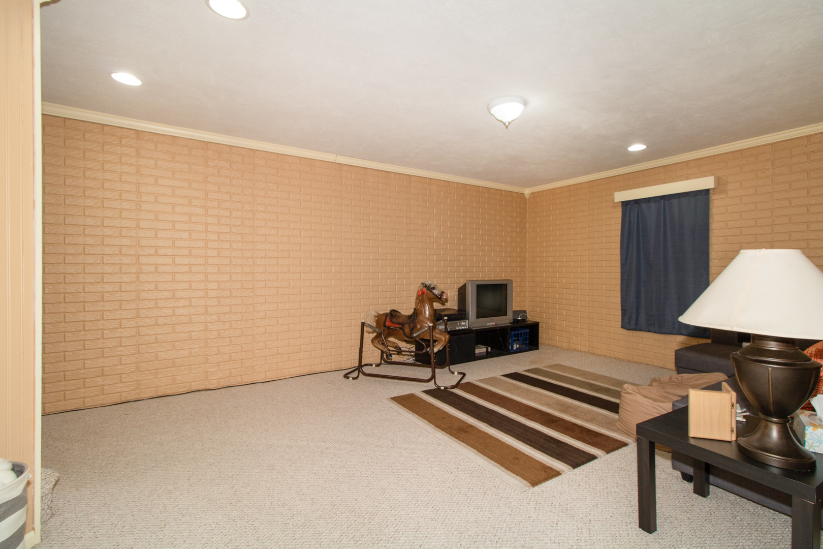 8 Holder Way Bloomington, IL 61704 - Photo 39 of 44 a room with furniture