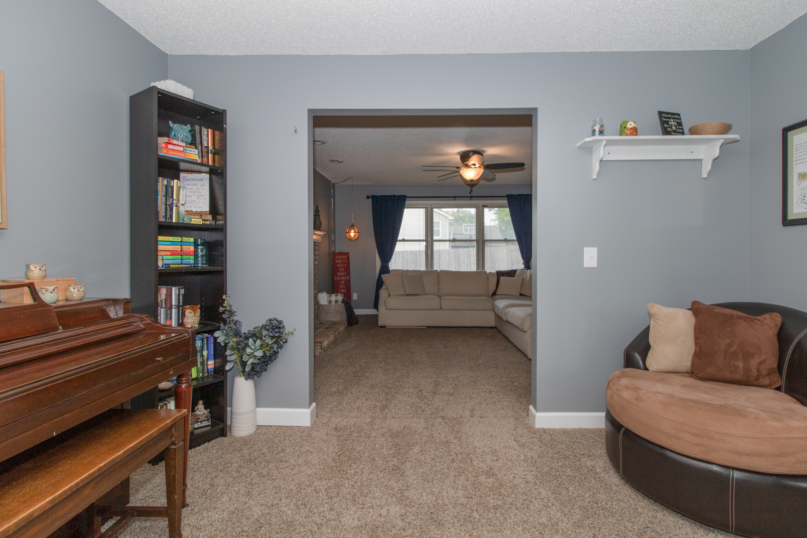 8 Holder Way Bloomington, IL 61704 - Photo 5 of 44 a living room with furniture and a potted plant