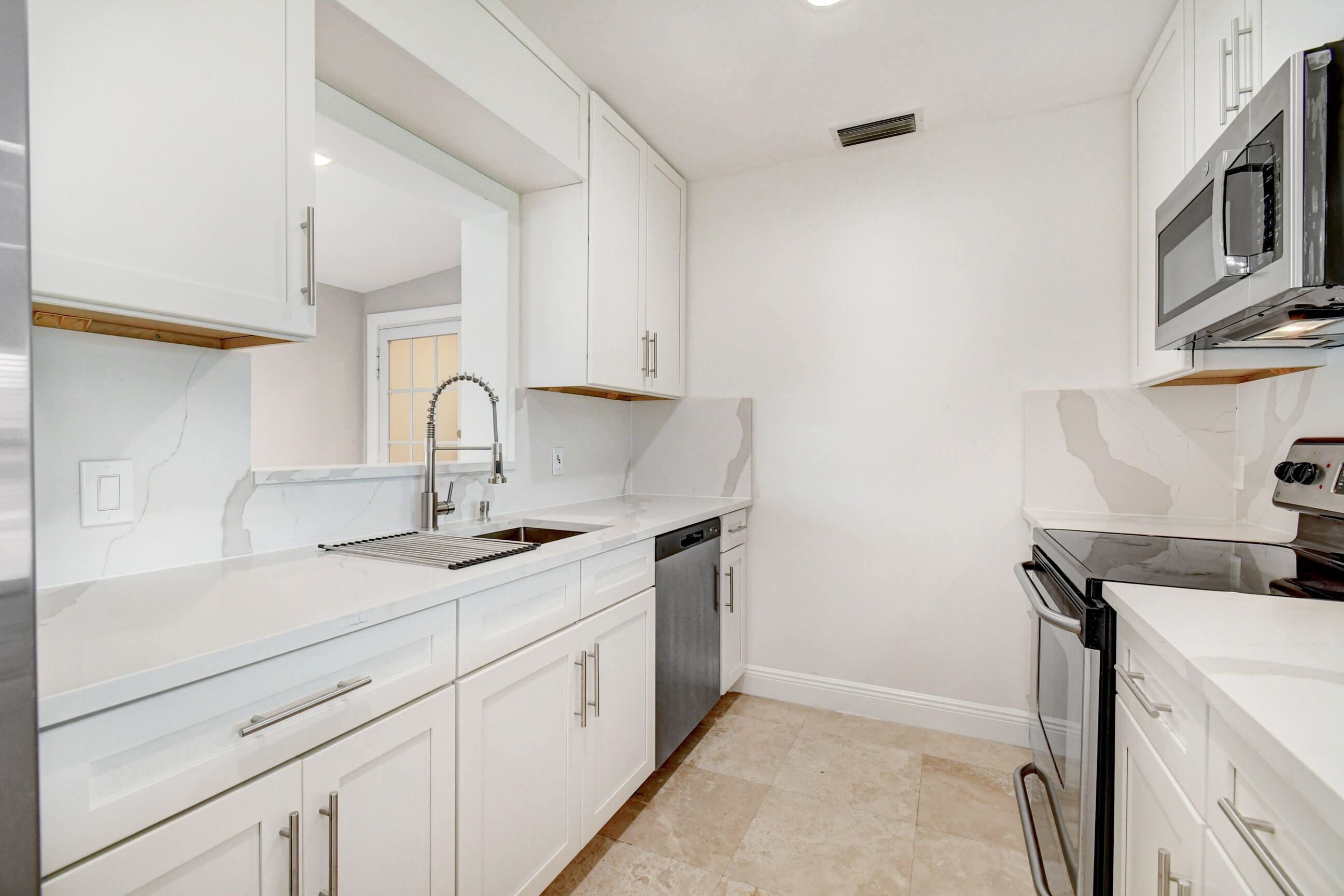 15021 Jackson Road Delray Beach, FL 33484 - Photo 9 of 35 Kitchen