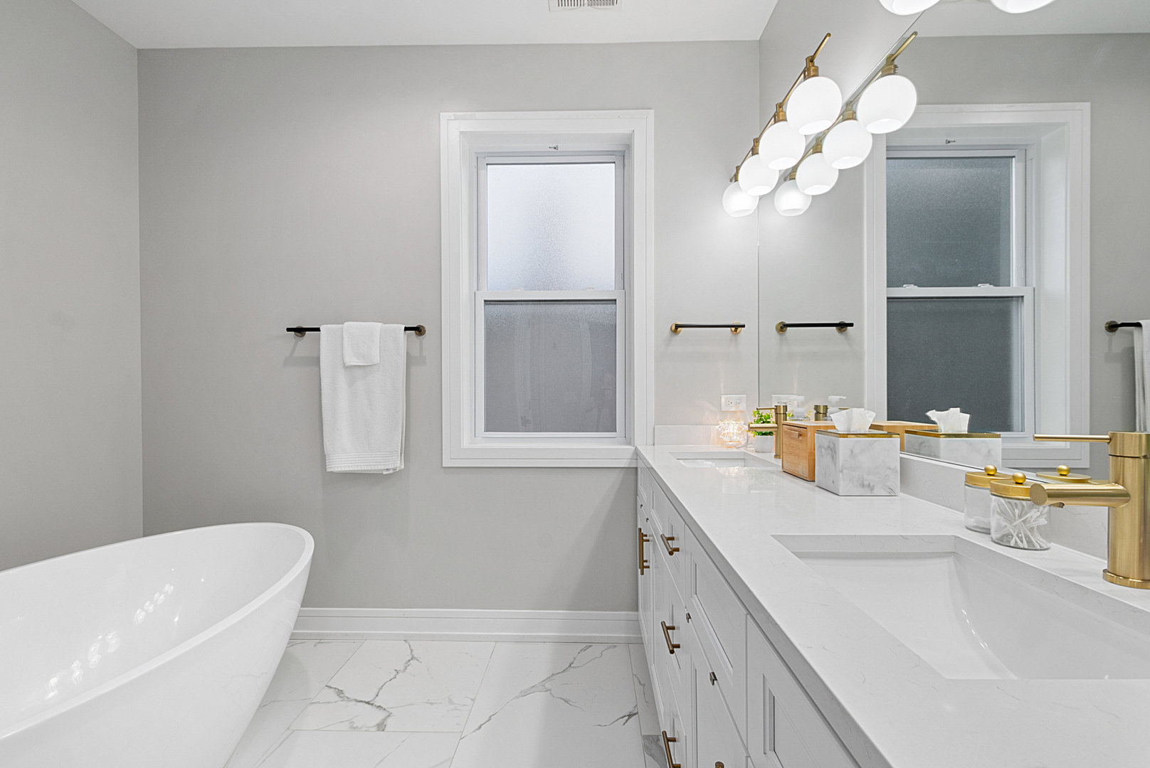 7727 South Roberts Road Bridgeview, IL 60455 - Photo 23 of 36 a bathroom with a sink a tub and a mirror