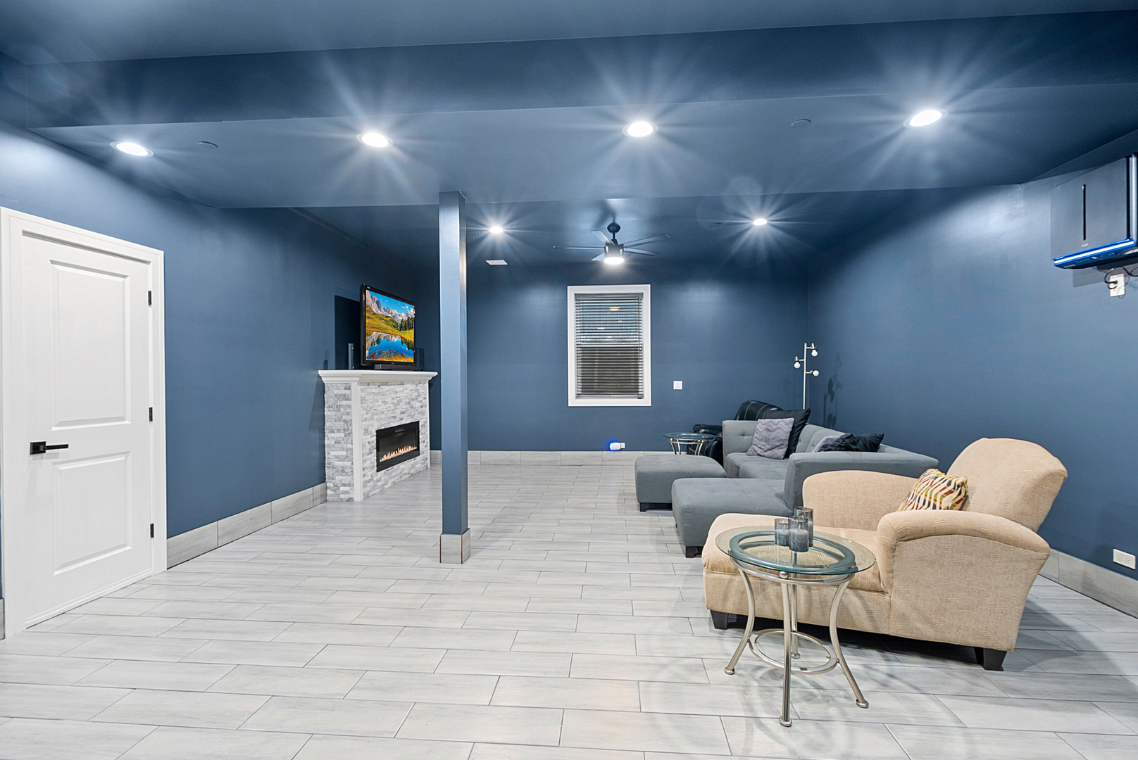 7727 South Roberts Road Bridgeview, IL 60455 - Photo 28 of 36 a living room with furniture and a wooden floor
