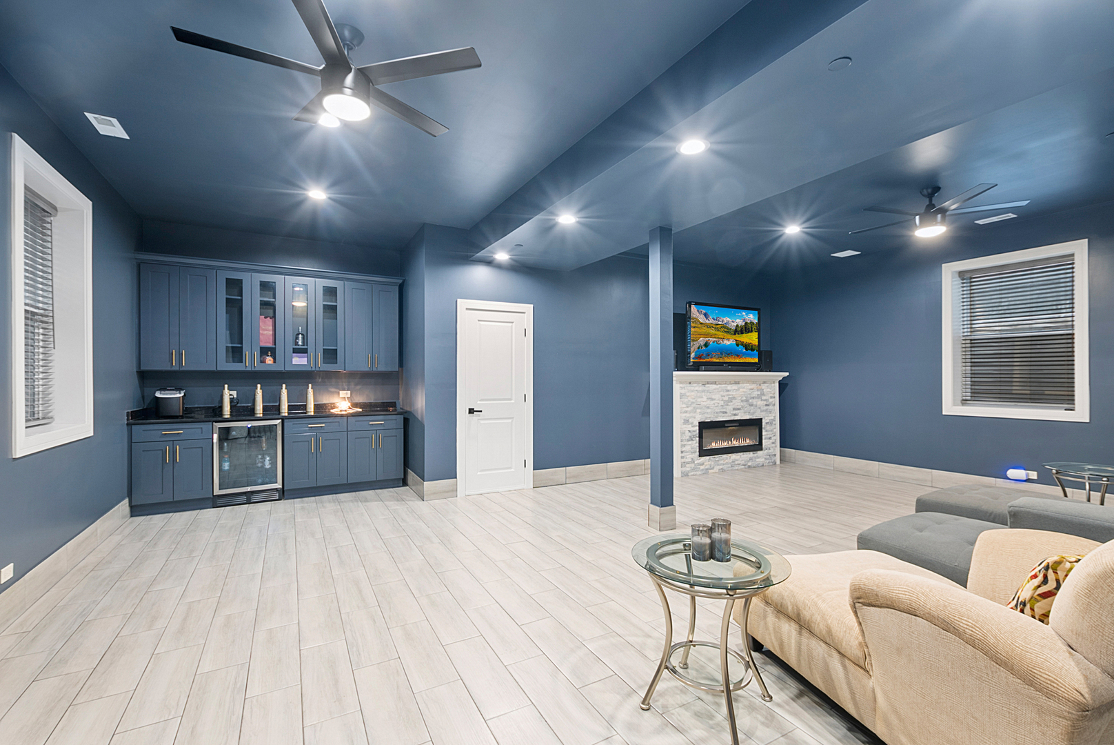 7727 South Roberts Road Bridgeview, IL 60455 - Photo 29 of 36 a living room with stainless steel appliances kitchen island granite countertop furniture and a kitchen view