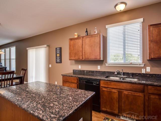 47452 Gloede Road Macomb, MI 48044 - Photo 7 of 24