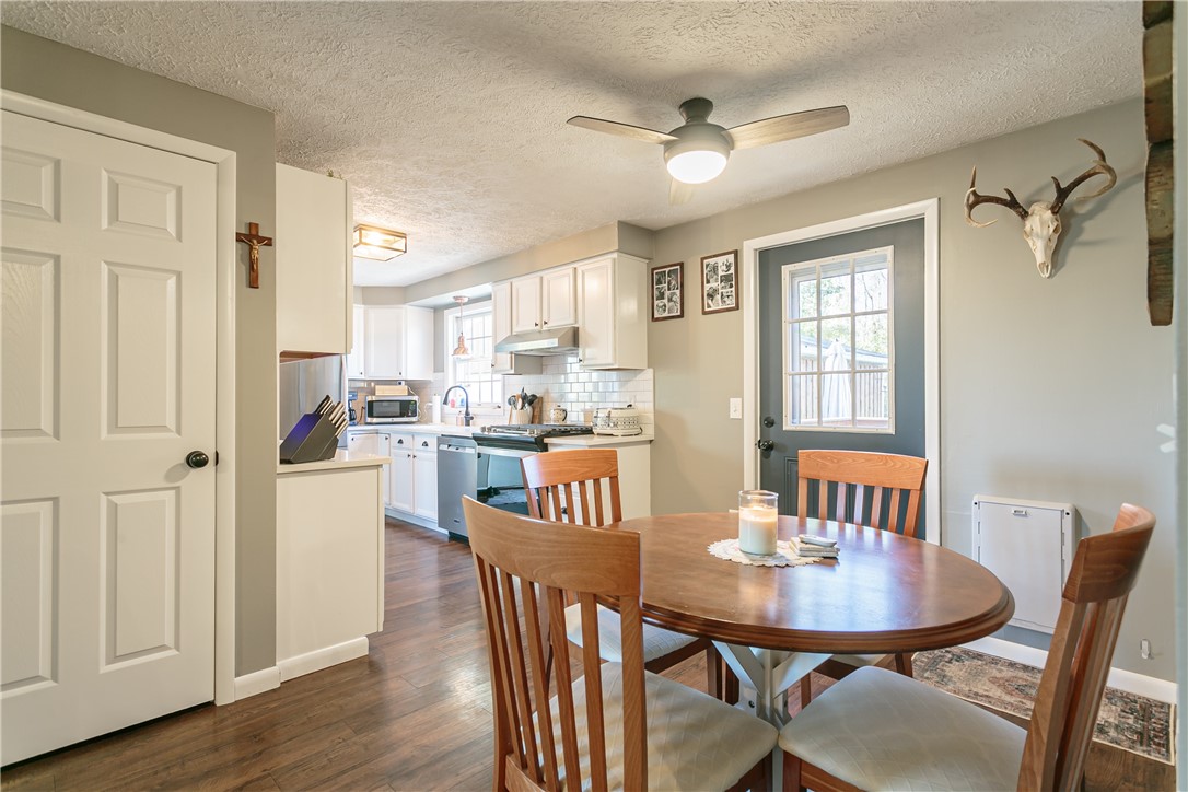 3082 Groth Road Murray, NY 14470 - Photo 8 of 44 Eat in Dining Area!