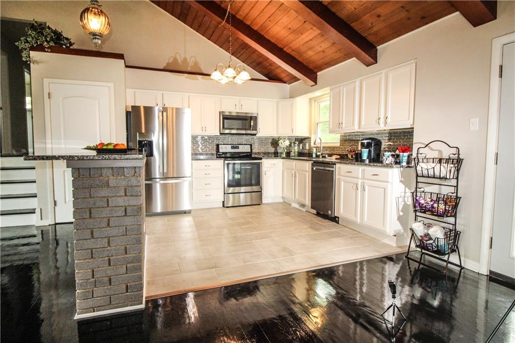 555 McClelland Road Canonsburg, PA 15317 - Photo 6 of 18 Gallery Image 6
