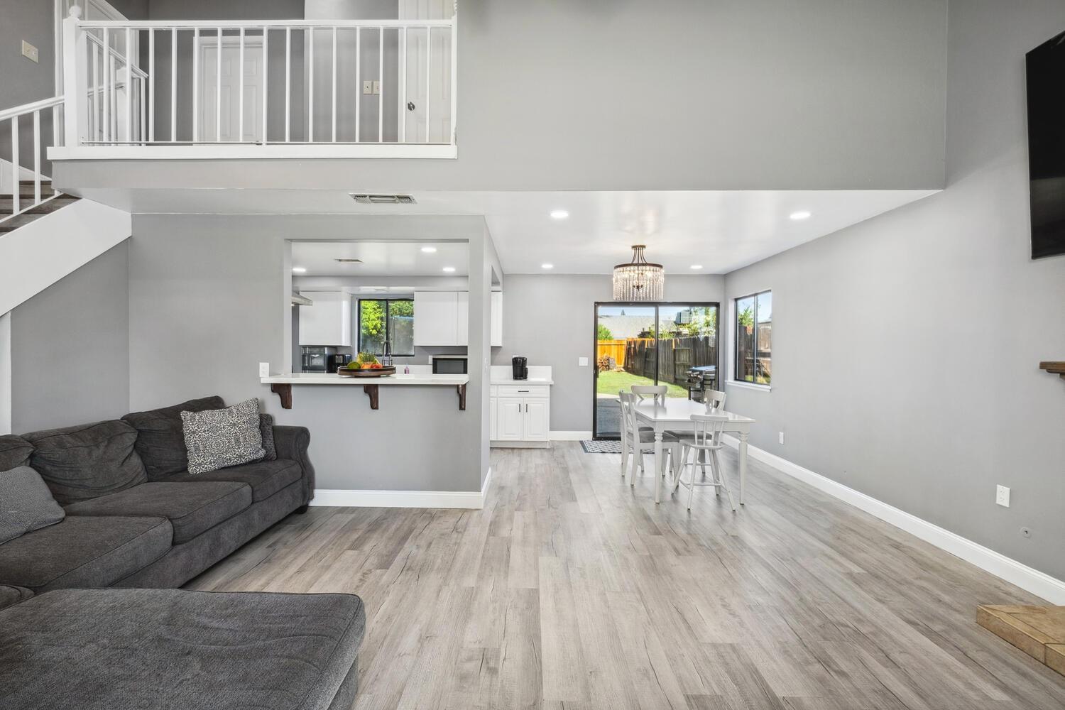 133 Armstrong Avenue Clovis, CA 93611 - Photo 15 of 25 a living room with furniture and a large window
