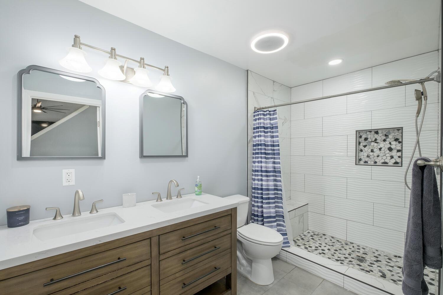 133 Armstrong Avenue Clovis, CA 93611 - Photo 4 of 25 a bathroom with a sink a toilet and shower