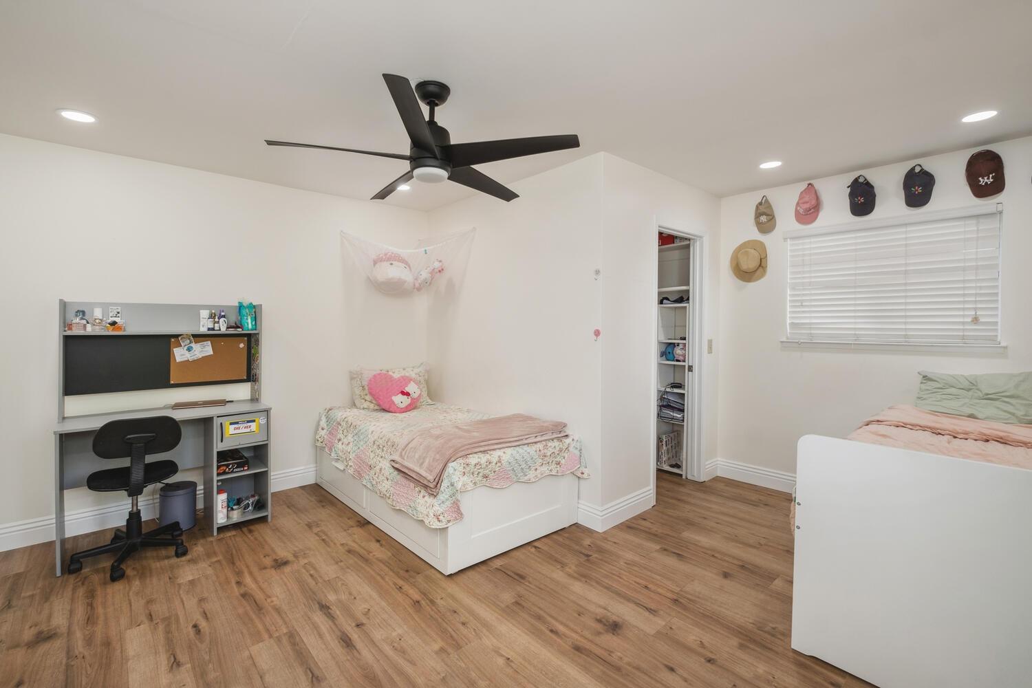 133 Armstrong Avenue Clovis, CA 93611 - Photo 7 of 25 a bedroom with a bed and a desk