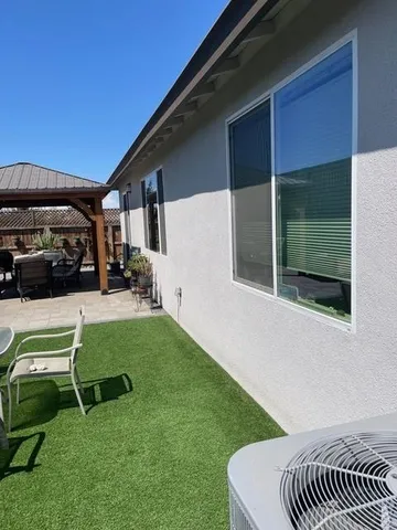 a view of a chair and table in backyard