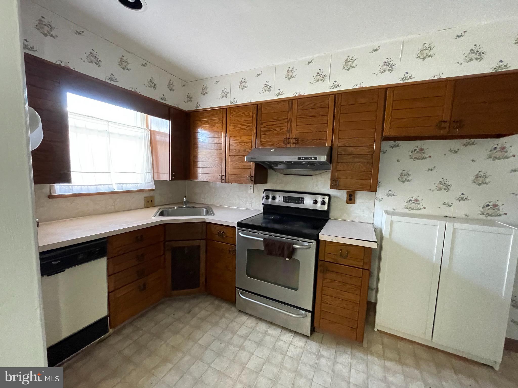 104 Green Valley Road Upper Darby, PA 19082 - Photo 6 of 14 Gallery Image 6