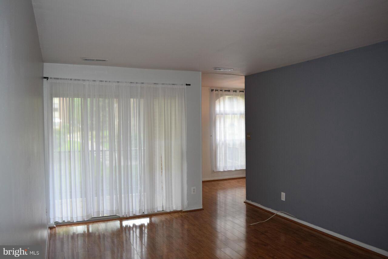 8312 Tobin Road, Unit 13 Annandale, VA 22003 - Photo 4 of 24 Living Room