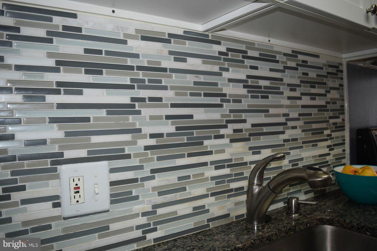 8312 Tobin Road, Unit 13 Annandale, VA 22003 - Photo 10 of 24 Glass Tile Backsplash