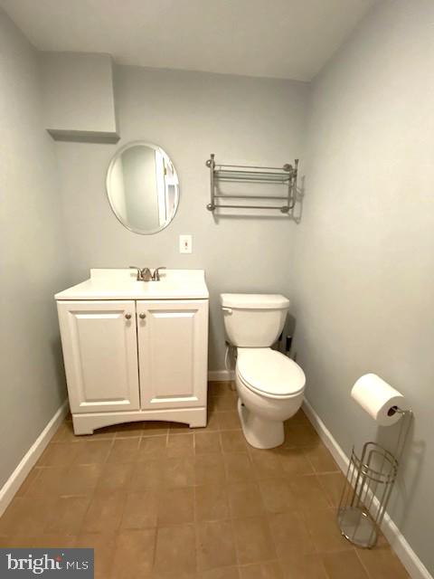 320 Kennard Road Perkasie, PA 18944 - Photo 23 of 29 a bathroom with a toilet a sink and mirror