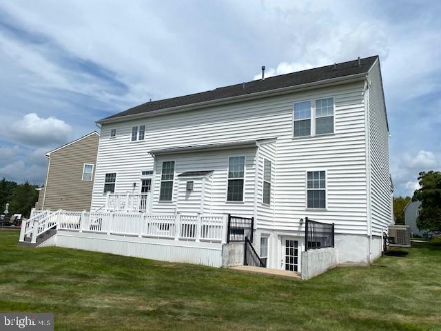 320 Kennard Road Perkasie, PA 18944 - Photo 26 of 29 a front view of a house with a garden and plants