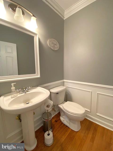320 Kennard Road Perkasie, PA 18944 - Photo 10 of 29 a bathroom with a sink a toilet and a mirror