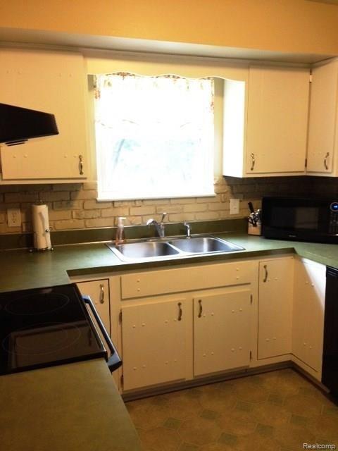 8181 East Bristol Road Davison, MI 48423 - Photo 14 of 23 Bristol - Kitchen view 4.jpg