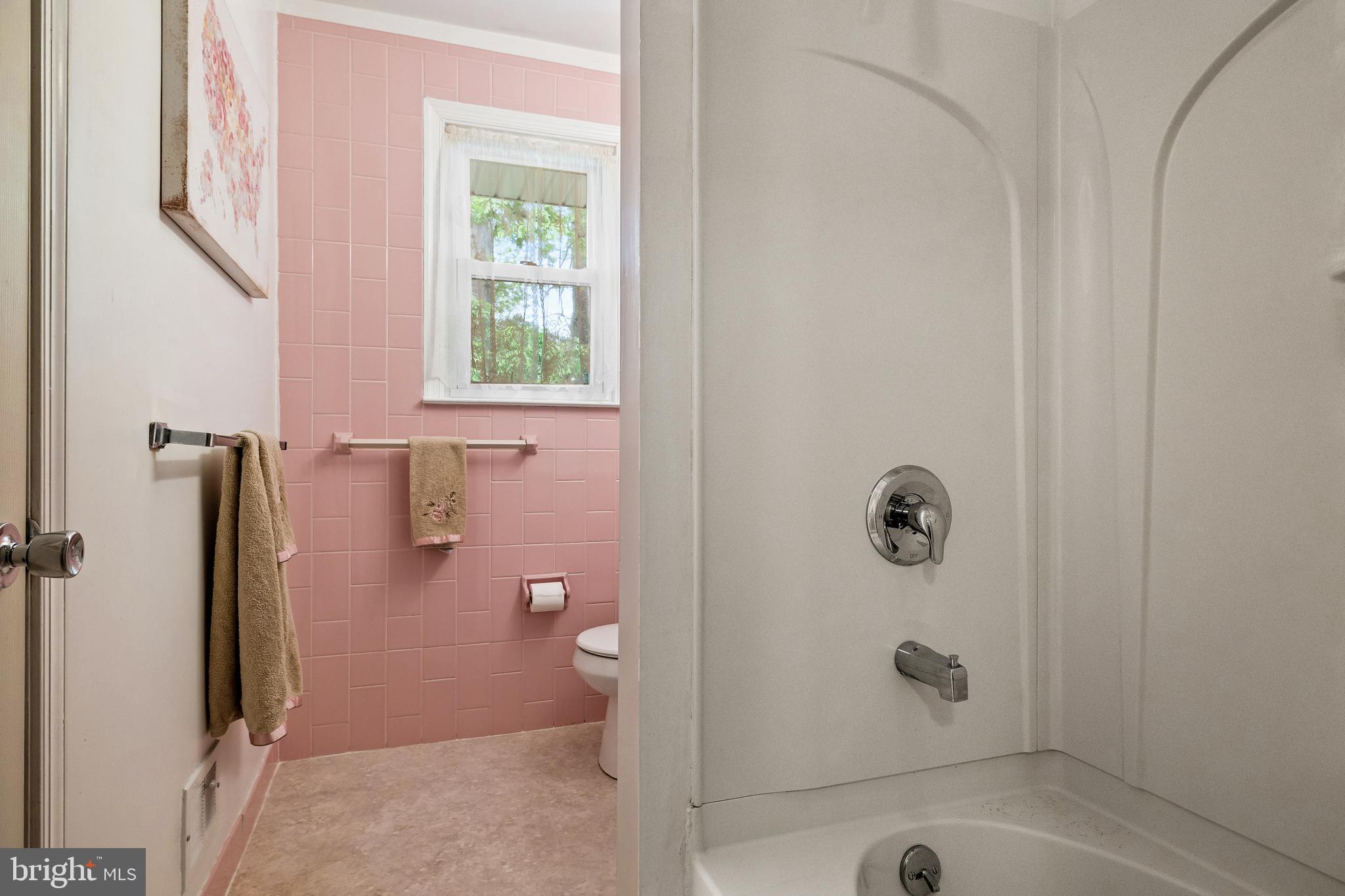 2302 Riverton Road Cinnaminson, NJ 08077 - Photo 24 of 28 Bathroom