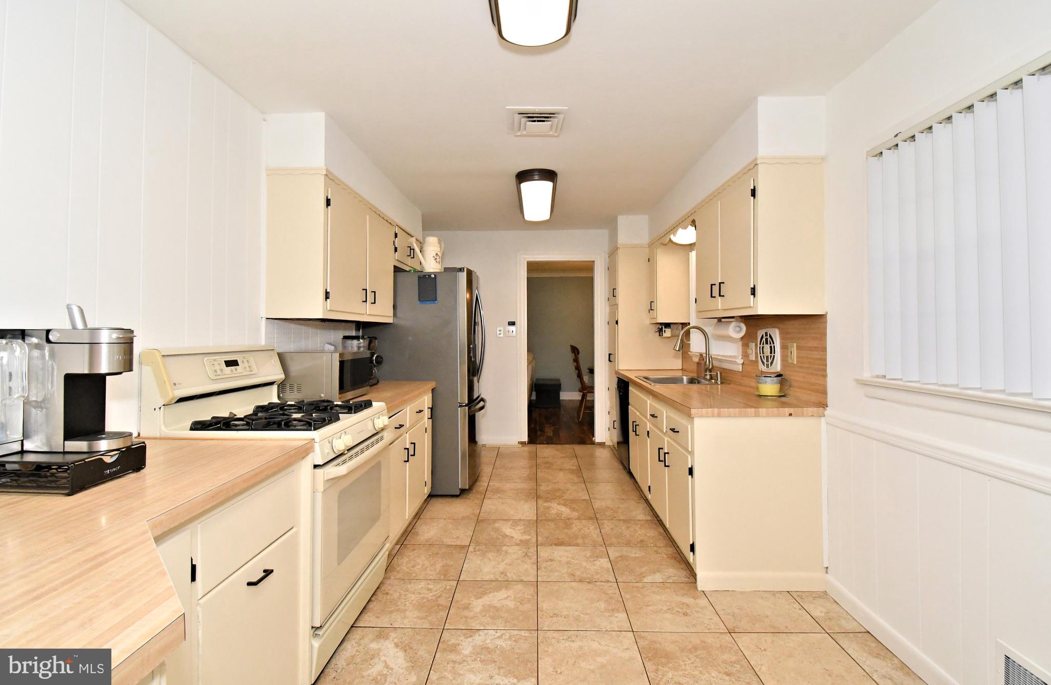 5 Royal Oak Road Lawrence Township, NJ 08648 - Photo 9 of 53