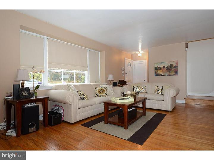 125 David Road Bala Cynwyd, PA 19004 - Photo 2 of 23 Living Room