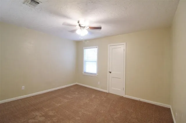 $1,695 | 5441 Thomas Lane, River Oaks, TX 76114