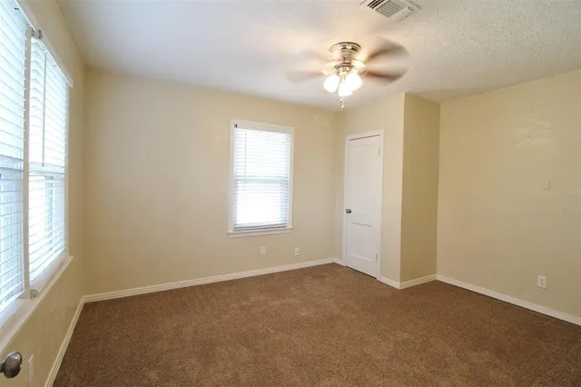 $1,695 | 5441 Thomas Lane, River Oaks, TX 76114