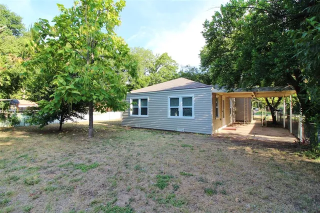 $1,695 | 5441 Thomas Lane, River Oaks, TX 76114