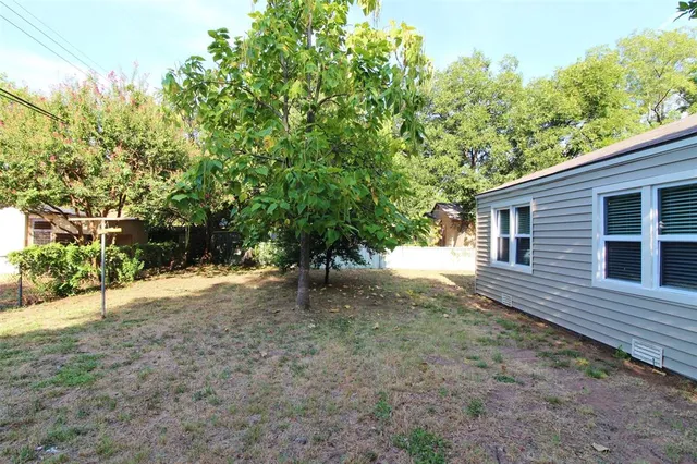 $1,695 | 5441 Thomas Lane, River Oaks, TX 76114