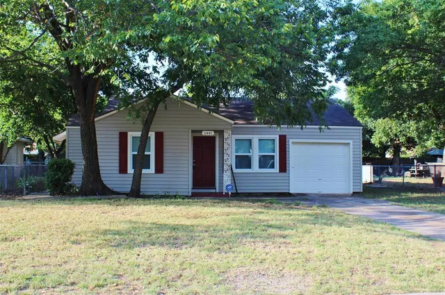 $1,695 | 5441 Thomas Lane, River Oaks, TX 76114