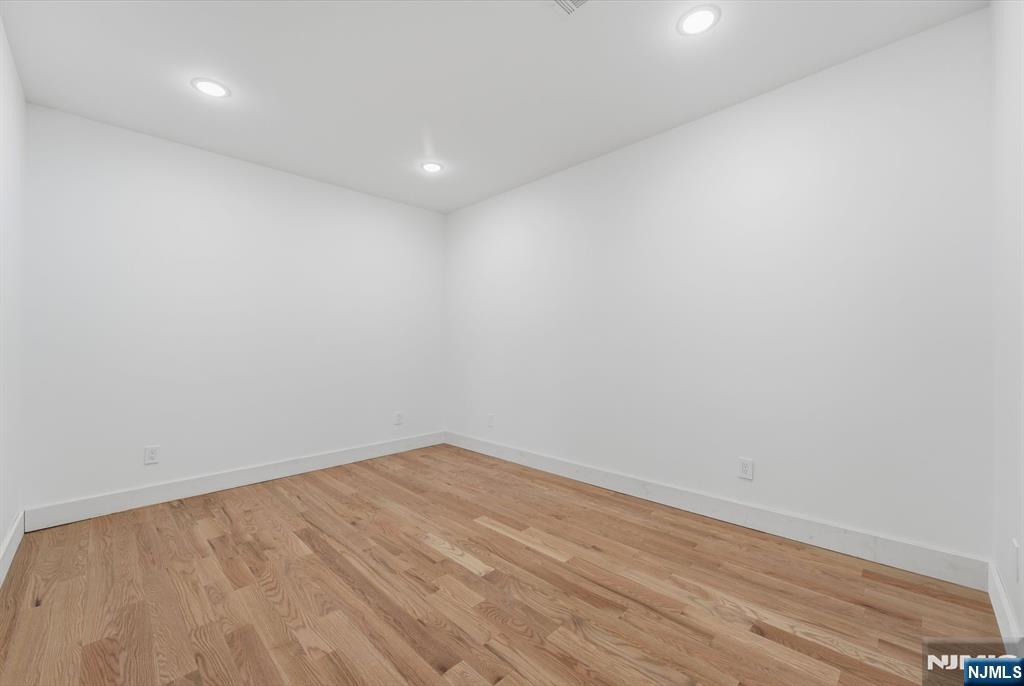 275 Longview Road Union, NJ 07083 - Photo 24 of 43
