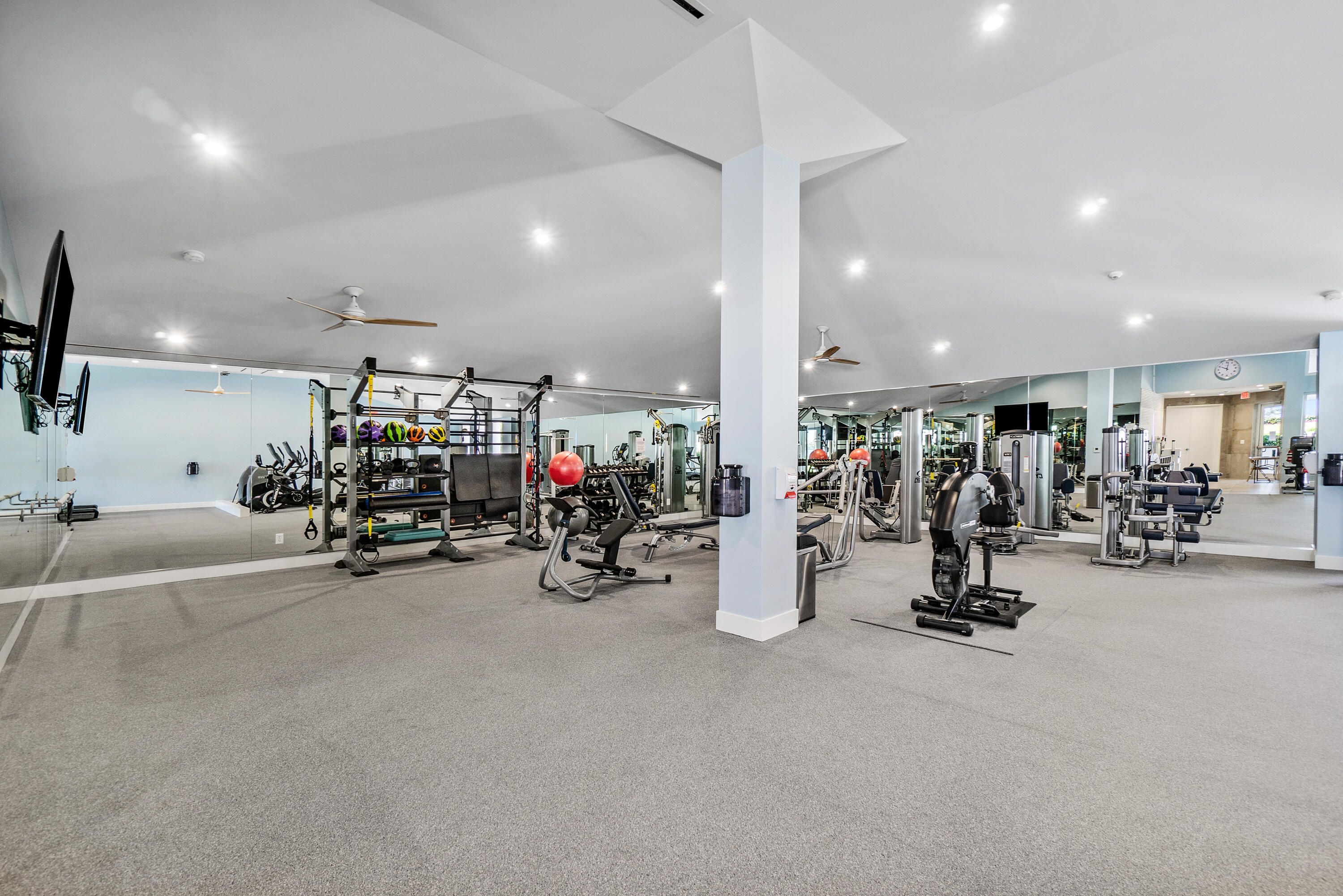 3170 South Ocean Boulevard, Unit S302 Palm Beach, FL 33480 - Photo 24 of 34 a view of a room with gym equipment