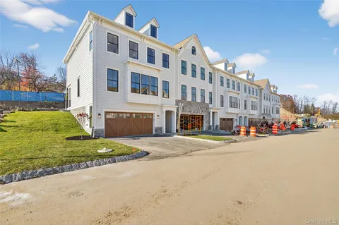 $1,080,450 | 1851 Soundview Court, Yorktown Heights, NY 10598