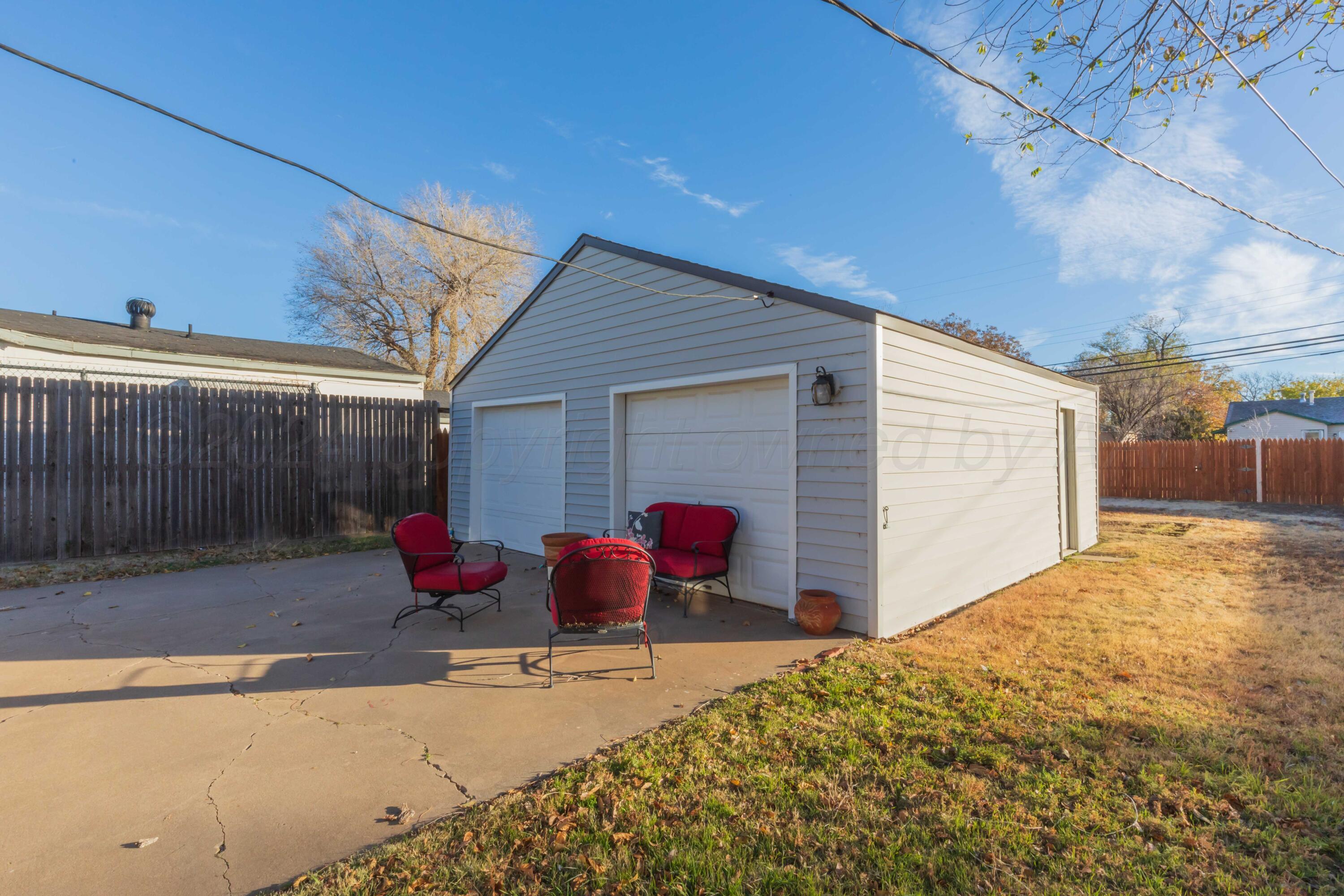 4313 Bowie Street Amarillo, TX 79110 - Photo 22 of 25 GARAGE VIEW 1