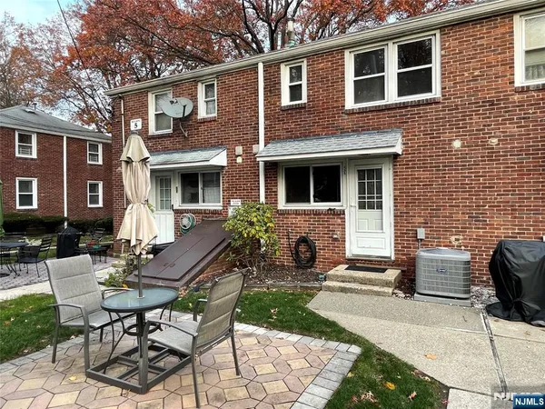 $299,000 | 130 Glenbrook Parkway, Unit 5E, Englewood, NJ 07631