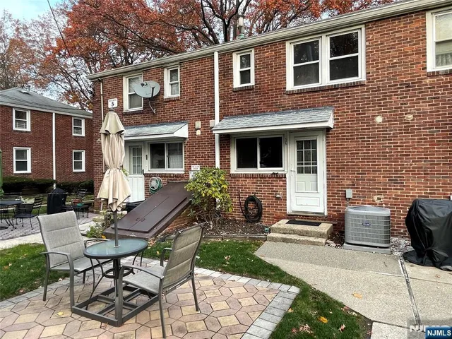 $299,000 | 130 Glenbrook Parkway, Unit 5E, Englewood, NJ 07631