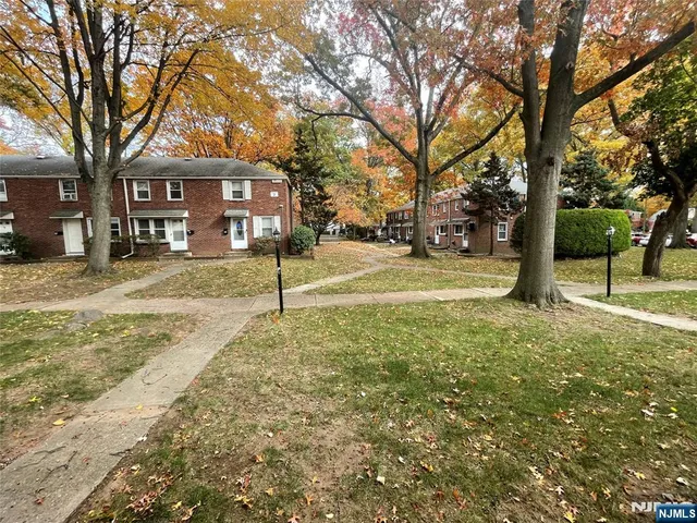 $299,000 | 130 Glenbrook Parkway, Unit 5E, Englewood, NJ 07631