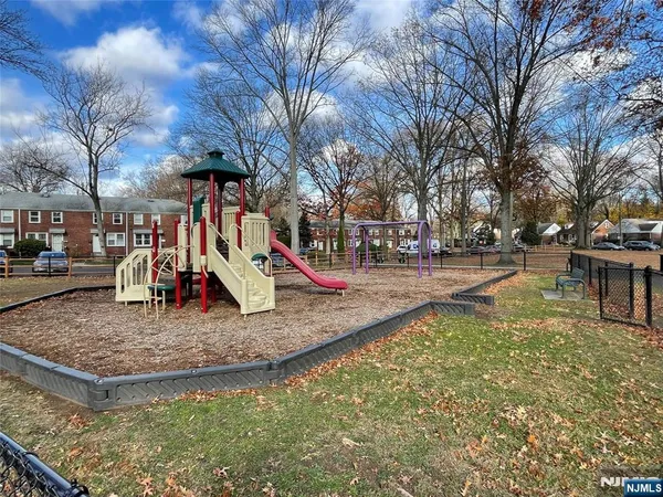 $299,000 | 130 Glenbrook Parkway, Unit 5E, Englewood, NJ 07631