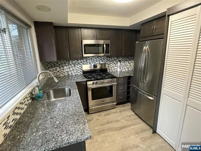 $299,000 | 130 Glenbrook Parkway, Unit 5E, Englewood, NJ 07631