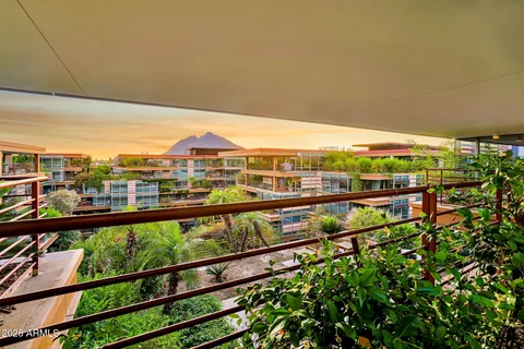 $1,275,000 | 7137 East Rancho Vista Drive, Unit 7008, Scottsdale, AZ 85251